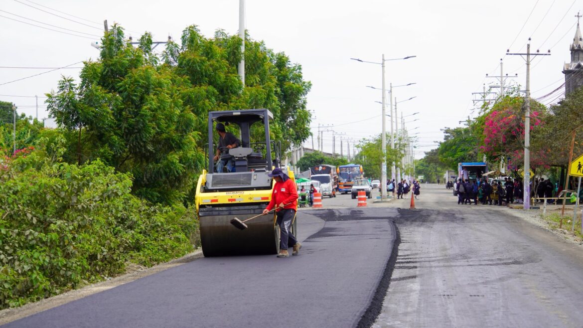El esperado asfaltado de la vía de ingreso a Colonche avanza con pasos firmes