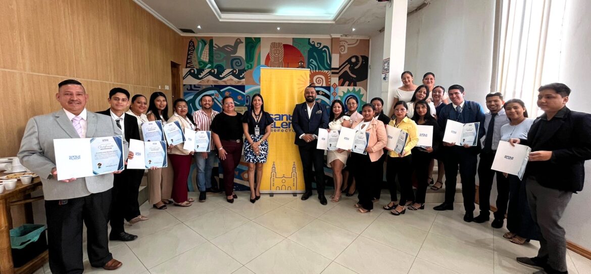 Prefectura de Santa Elena reafirma compromiso con la formación profesional