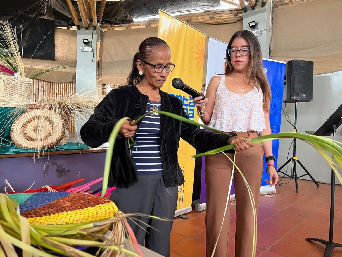 Prefectura de Santa Elena conmemoró fecha memorable del sombrero de paja toquilla