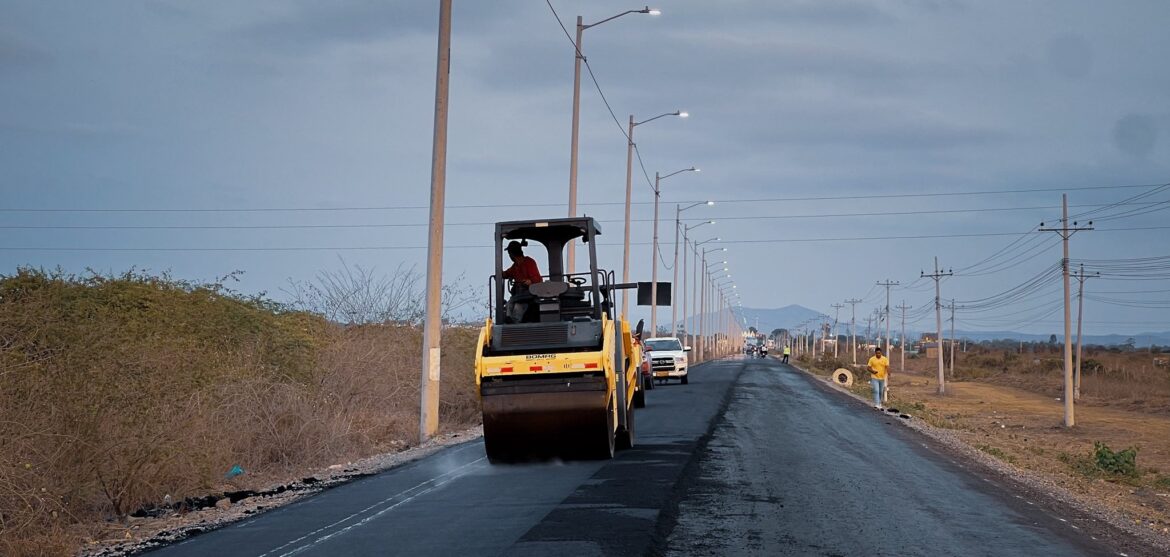 Avanza la obra vial de ingreso a Colonche ejecutada por la Prefectura de Santa Elena