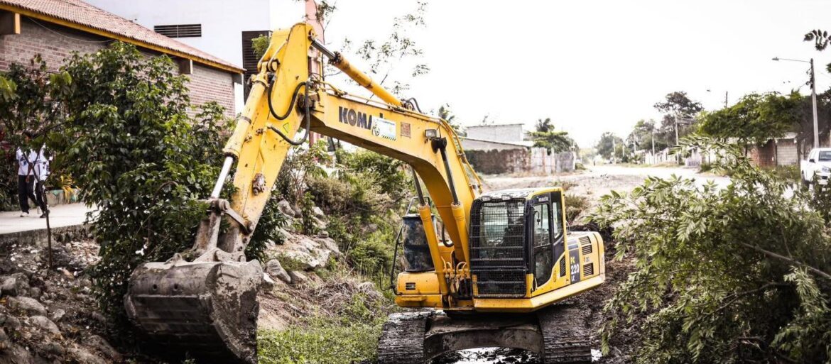 Municipio de La Libertad refuerza limpieza de canales para prevenir inundaciones