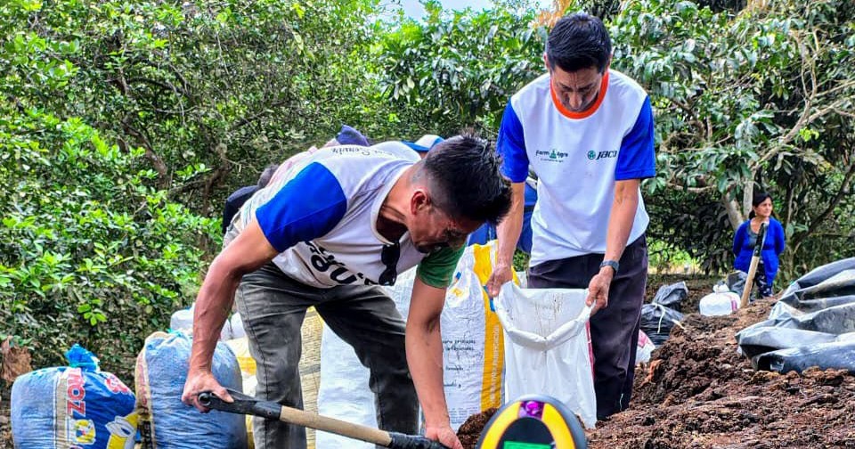 Prefectura de Santa Elena produce 54 toneladas de compost para fortalecer la agricultura local