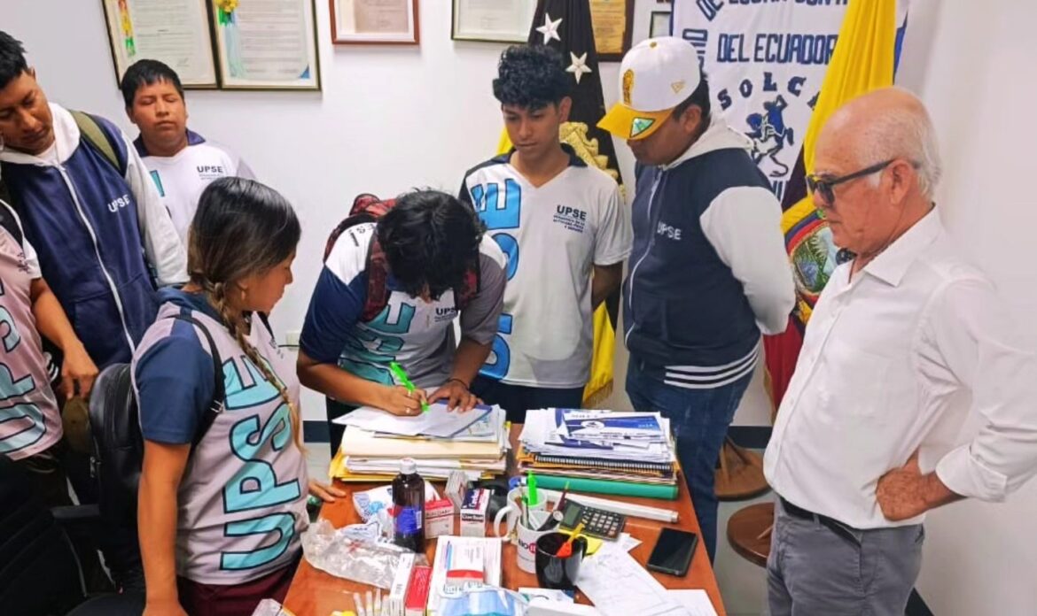 Estudiantes de la UPSE llevan esperanza y solidaridad a pacientes de SOLCA Santa Elena