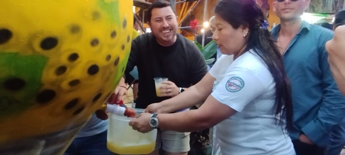 El cóctel más grande del Ecuador se preparó en Montañita con el impulso de la Prefectura