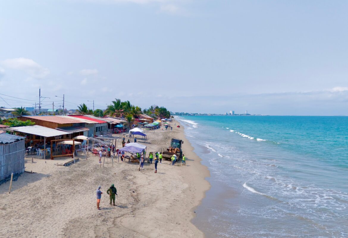 Alcaldía de Santa Elena ejecuto limpieza por presunta mancha de hidrocarburo en San Pablo