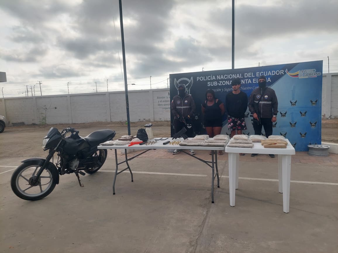 Policía captura a dos presuntos implicados en microtráfico durante operativo en Santa Rosa