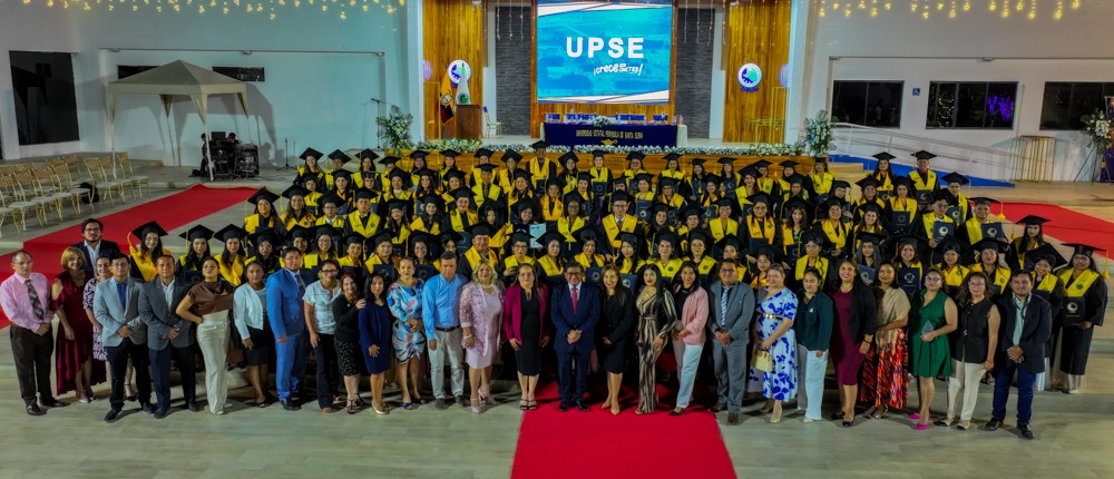 92 nuevos licenciados en Enfermería se gradúan en emotiva ceremonia en la UPSE