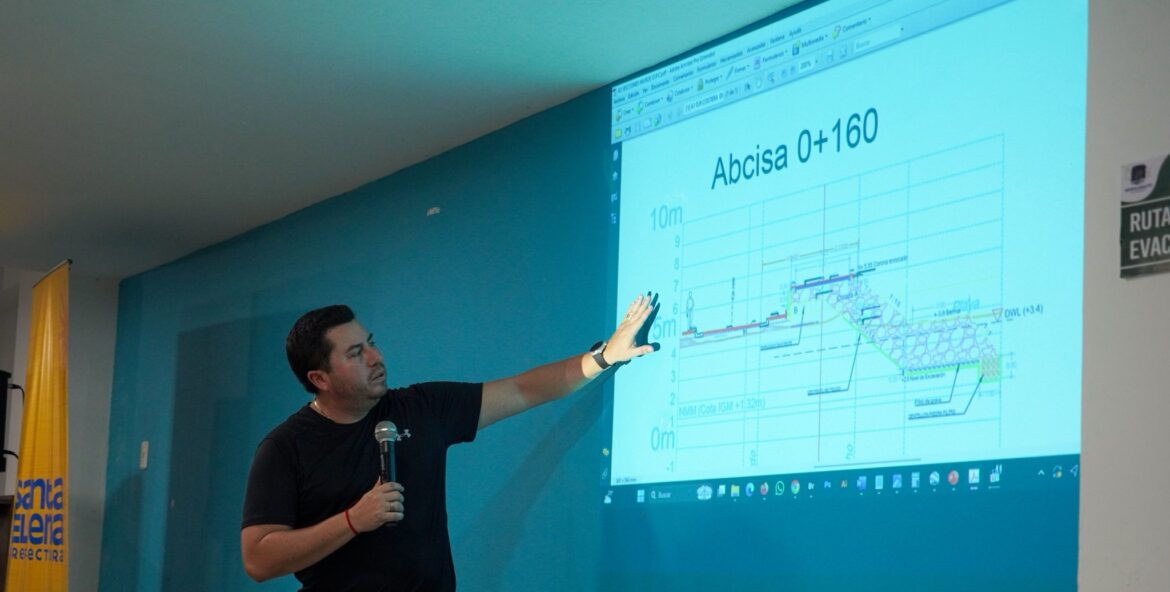 Prefecto dialogó con moradores de Manglaralto sobre construcción del nuevo malecón