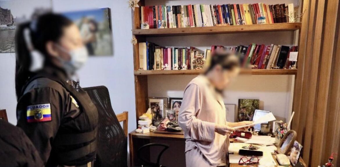 Fiscalía ejecutó allanamiento en la vivienda de Luisa González en Quito.