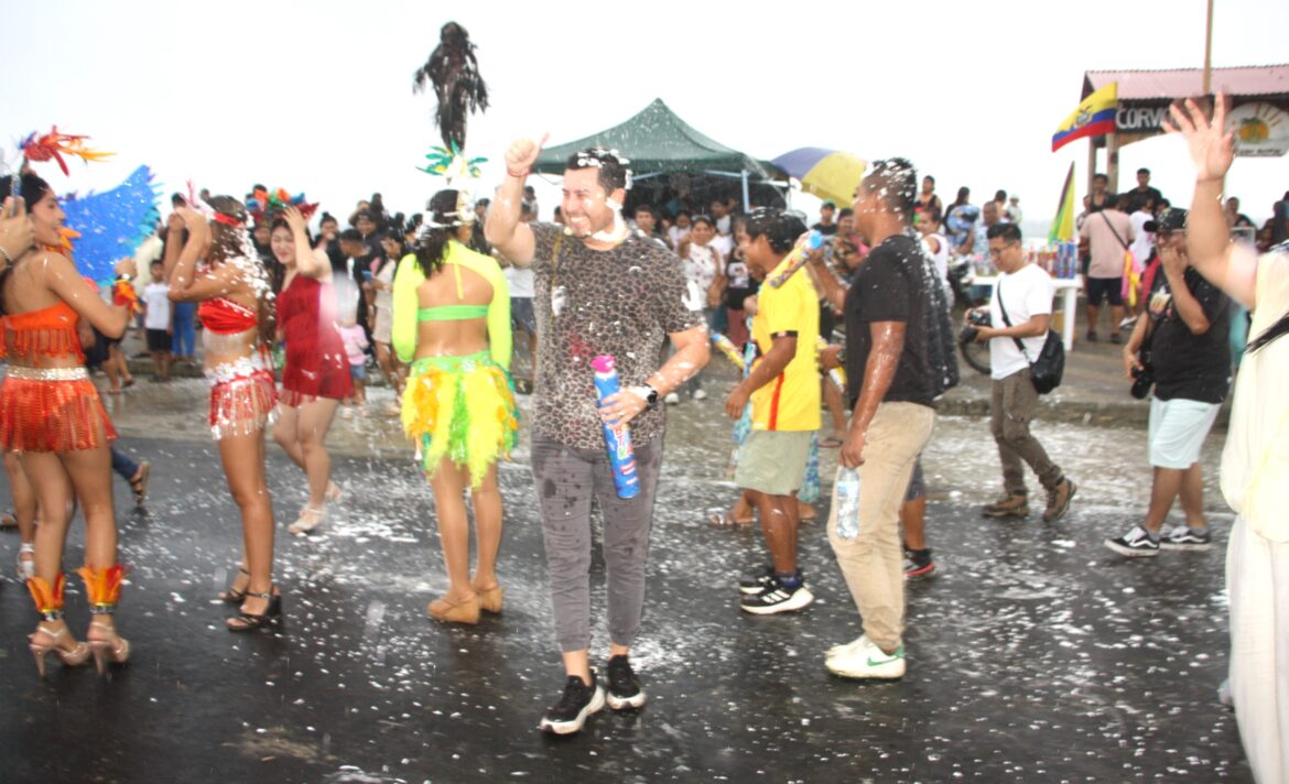 La Prefectura de Santa Elena encendió el Carnaval en Libertador Bolívar