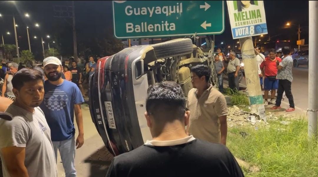 Accidente de tránsito en la Y de la ciudad de Santa Elena
