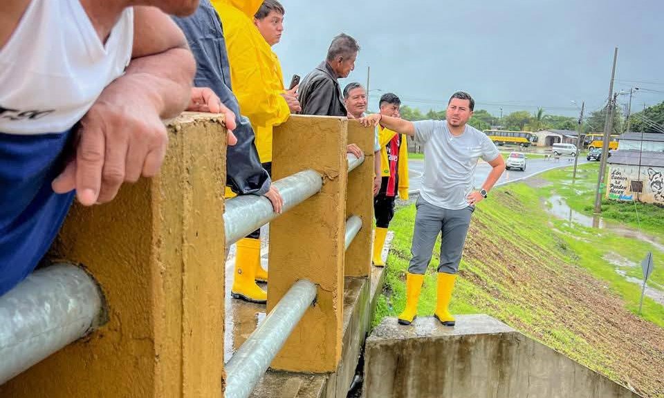 Prefectura de Santa Elena atendió emergencias en comunas de Chanduy por lluvias.