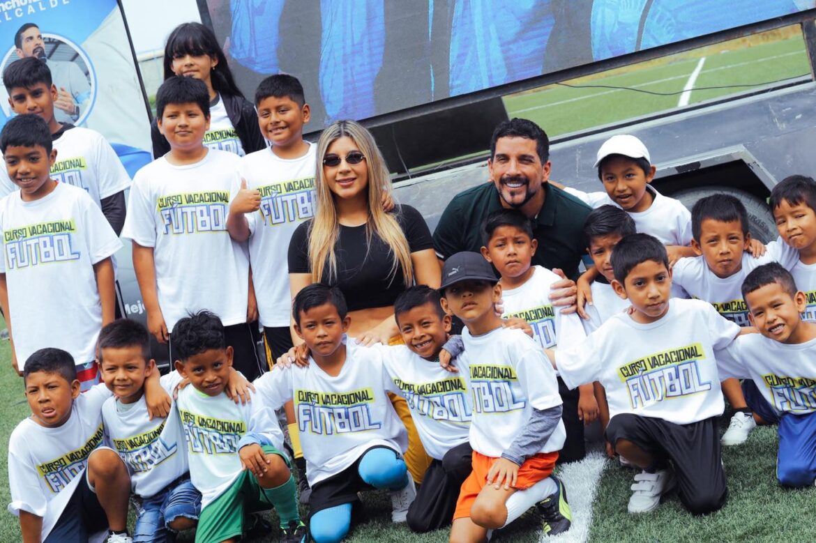 Niños libertenses viven la pasión del fútbol en cursos vacacionales municipales