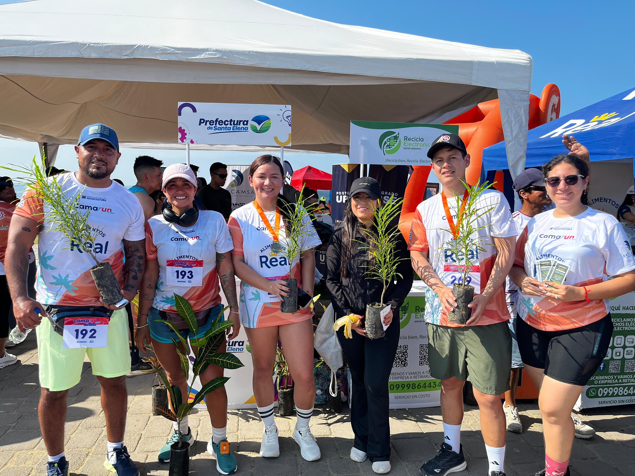 Prefectura de Santa Elena impulsa reforestación durante evento deportivo CAMARUN