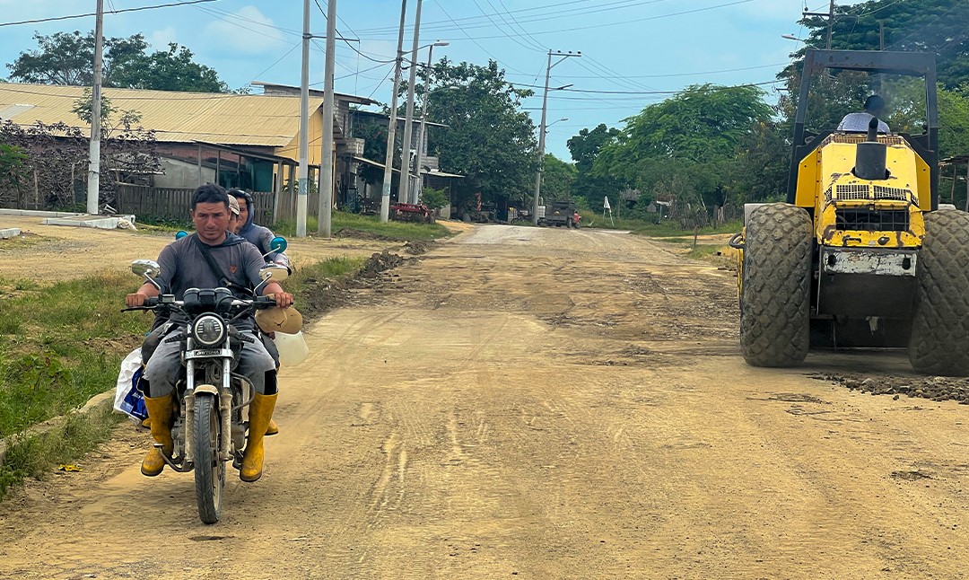 Alcaldía de Santa Elena mejora vías en la parroquia Simón Bolívar