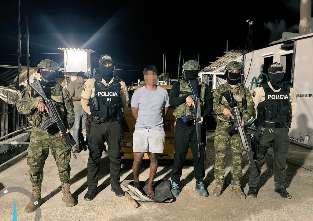 Militares aprehenden a sospechoso tras persecución a taxi ven Santa Elena