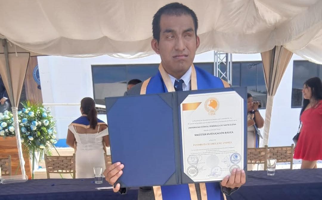 Persona no vidente alcanza maestría y se convierte en ejemplo de superación en Salinas