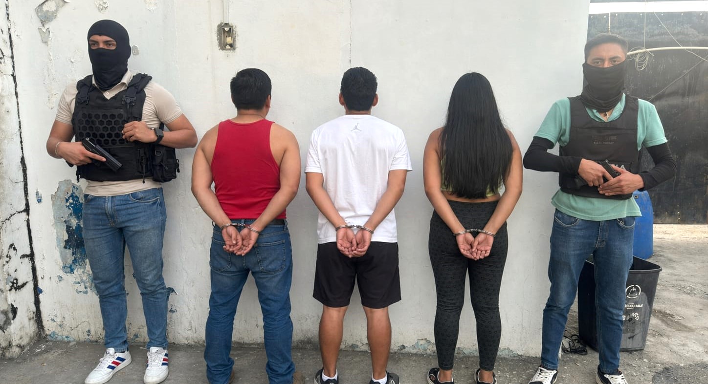 Dos hombres y una mujer son acusados de extorsionar a taxistas en la Península