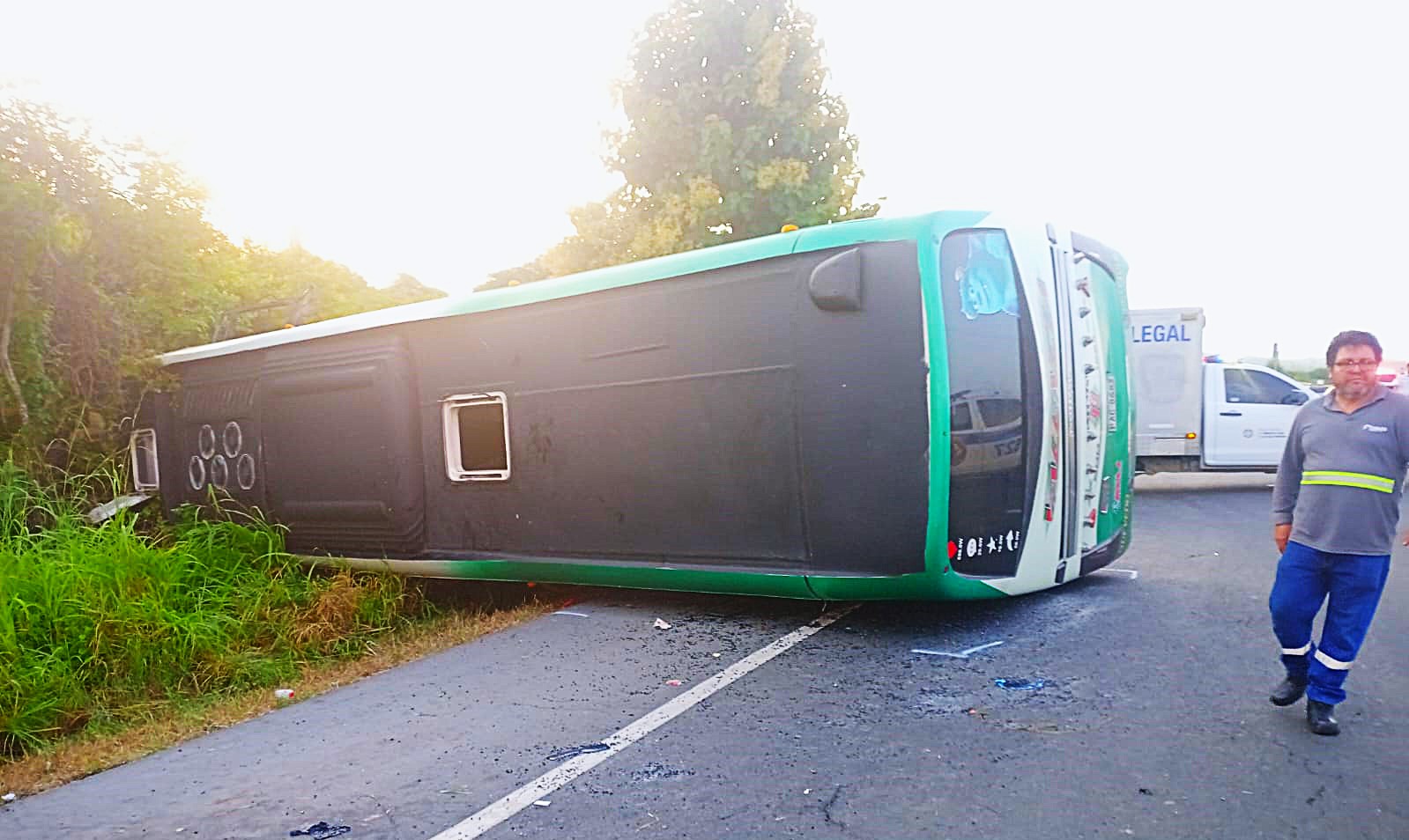 Cinco fallecidos en accidente de bus que llegaba con turistas a la playa