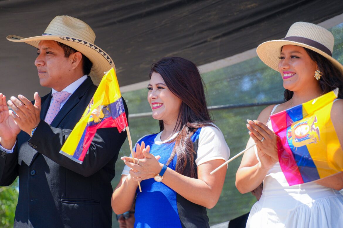 Desfile en Colonche contó con la presencia de la Alcaldesa de Santa Elena