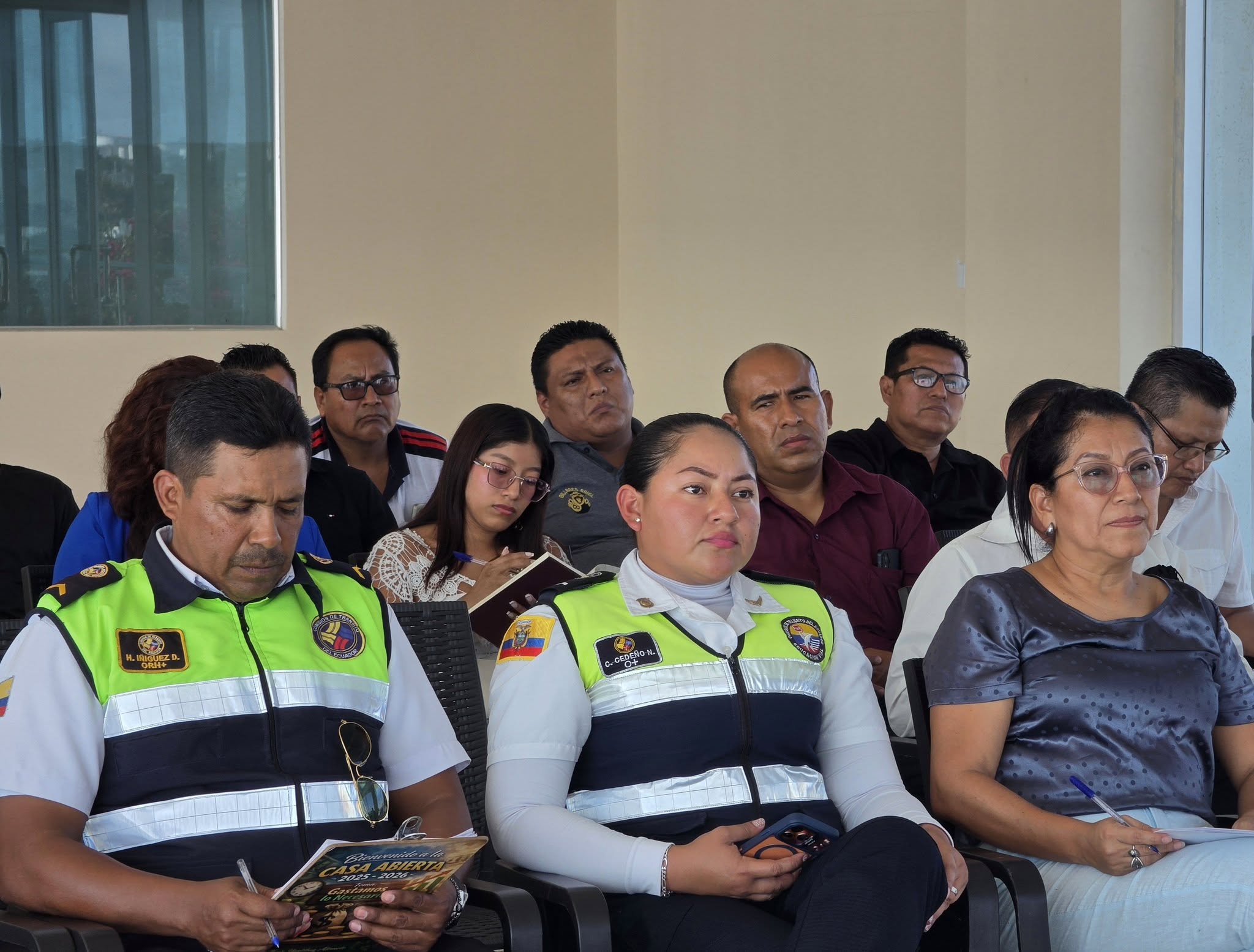 Socializan programa “Santa Elena por tu Seguridad Vial” con taxistas del cantón