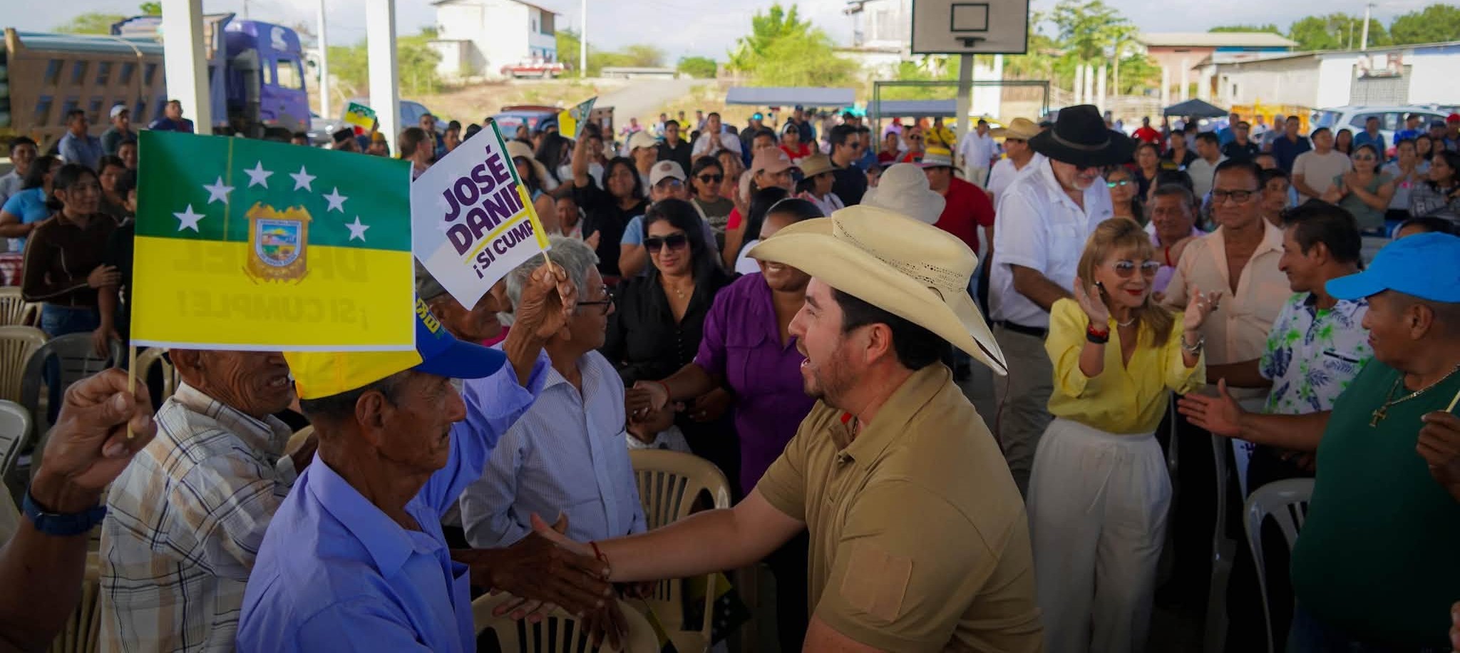 Prefecto José Daniel Villao dio inicio a nuevo sistema de riego para beneficiar a comuneros de Colonche