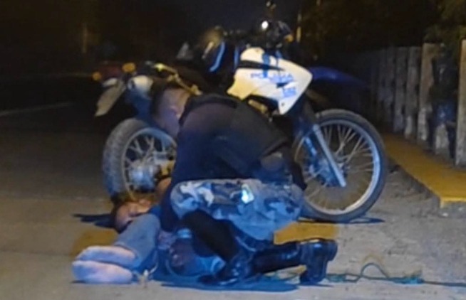 Hallan a un hombre maniatado y con vida en el puente de Olón; Policía lo rescató