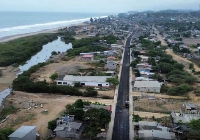 La Prefectura de Santa Elena construye nueva vía con tres puentes  entre Libertador Bolivar – San Antonio y Cadeate.
