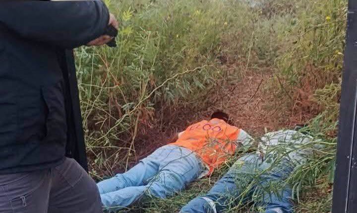 Ciudadanos retienen a dos presuntos implicados en robo en La Libertad