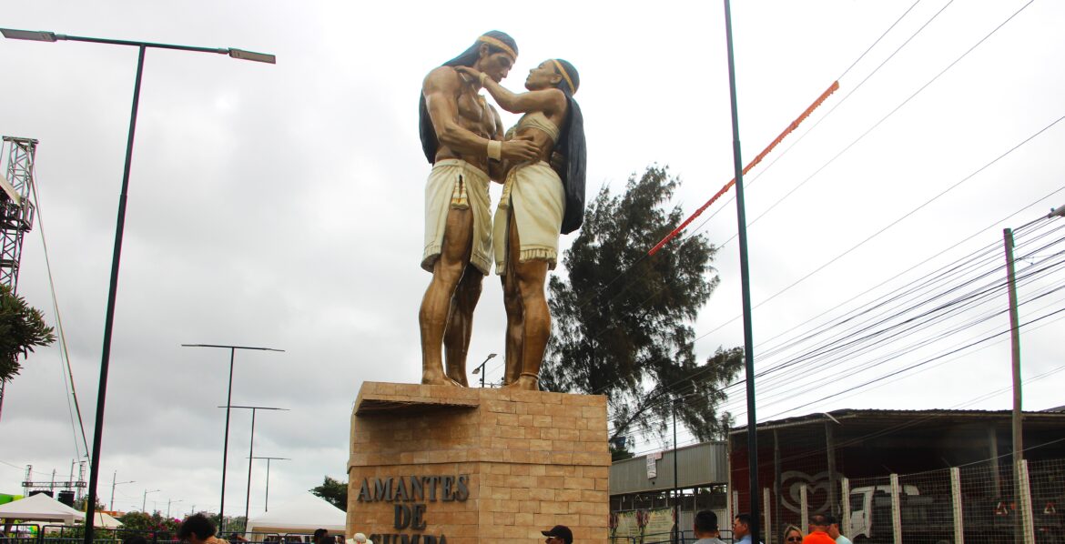 Santa Elena inauguró monumento a los Amantes de Sumpa