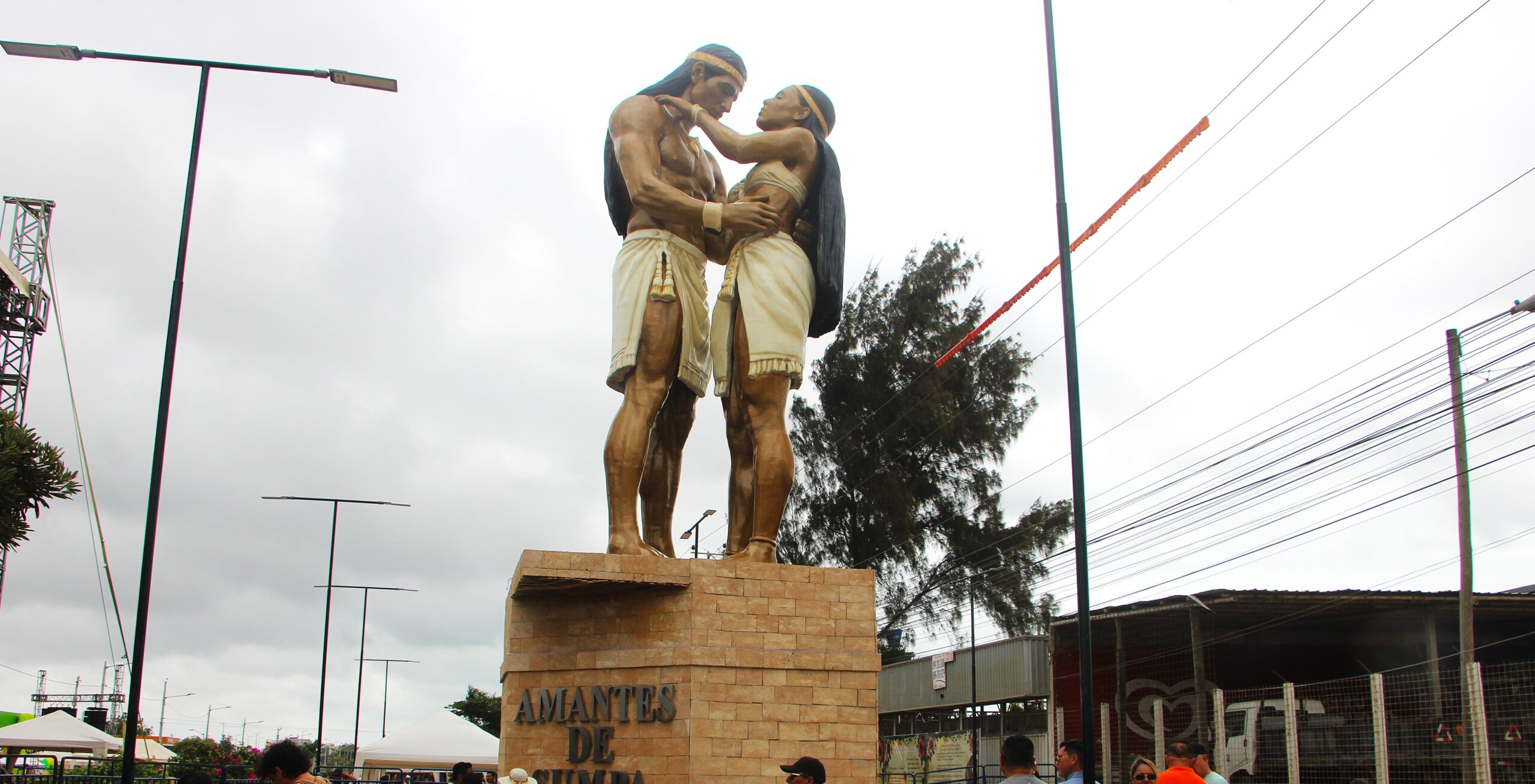 Santa Elena inauguró monumento a los Amantes de Sumpa