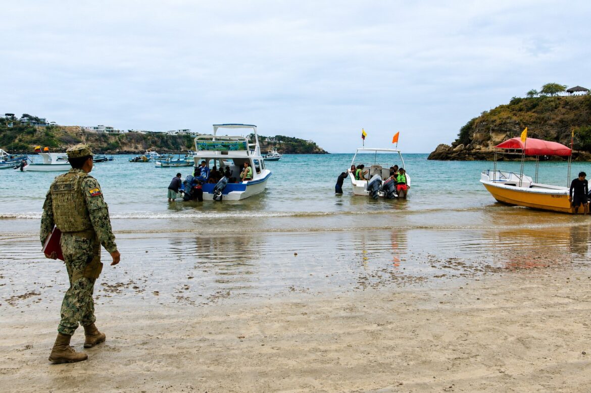 Santa Elena activa plan de contingencia por el feriado del 10 de Agosto.