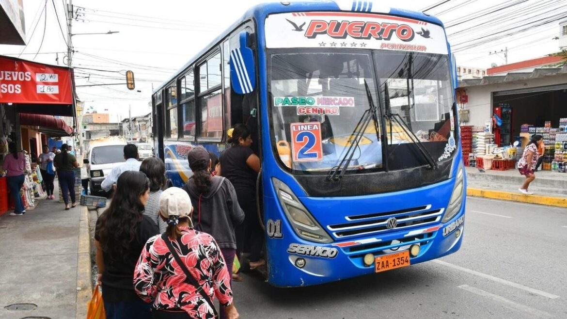 Operadoras de transporte urbano de La Libertad anuncian racionamiento del servicio por falta de respuesta municipal