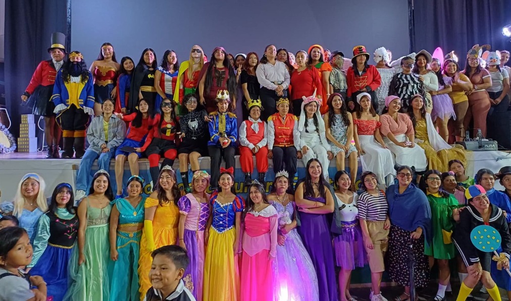Futuras docentes de la UPSE brillan en el Festival de Cuentos Infantiles «Entre Cuentos y Telones»
