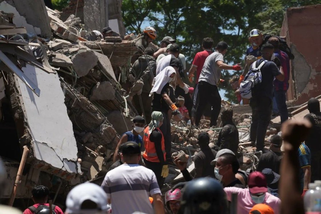 Terremoto en Colombia deja 111 muertos y equipos de rescate buscan sobrevivientes entre los escombros