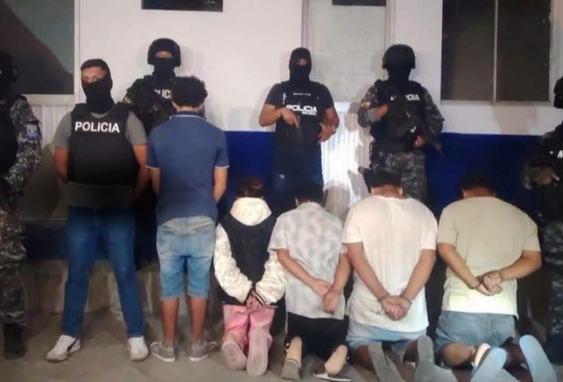 Cinco detenidos tras ser presuntamente sorprendidos intentando deshacerse de dos cadáveres en Santa Elena