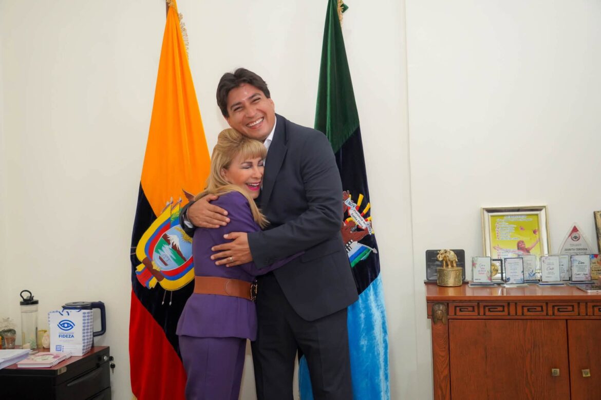 Iván Oñate es presentado oficialmente como nuevo viceprefecto de Santa Elena
