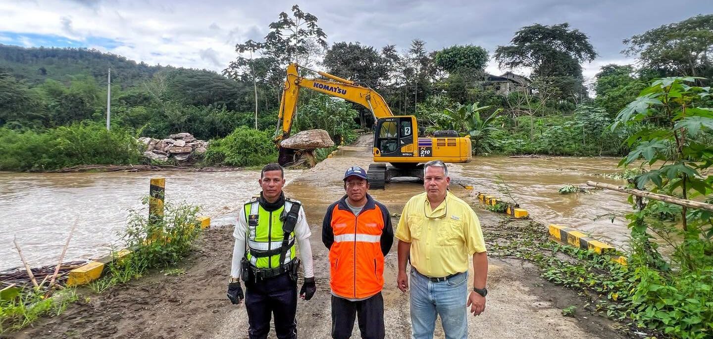 Prefectura de Santa Elena intervinó en comuna Pajiza ante emergencia por lluvias