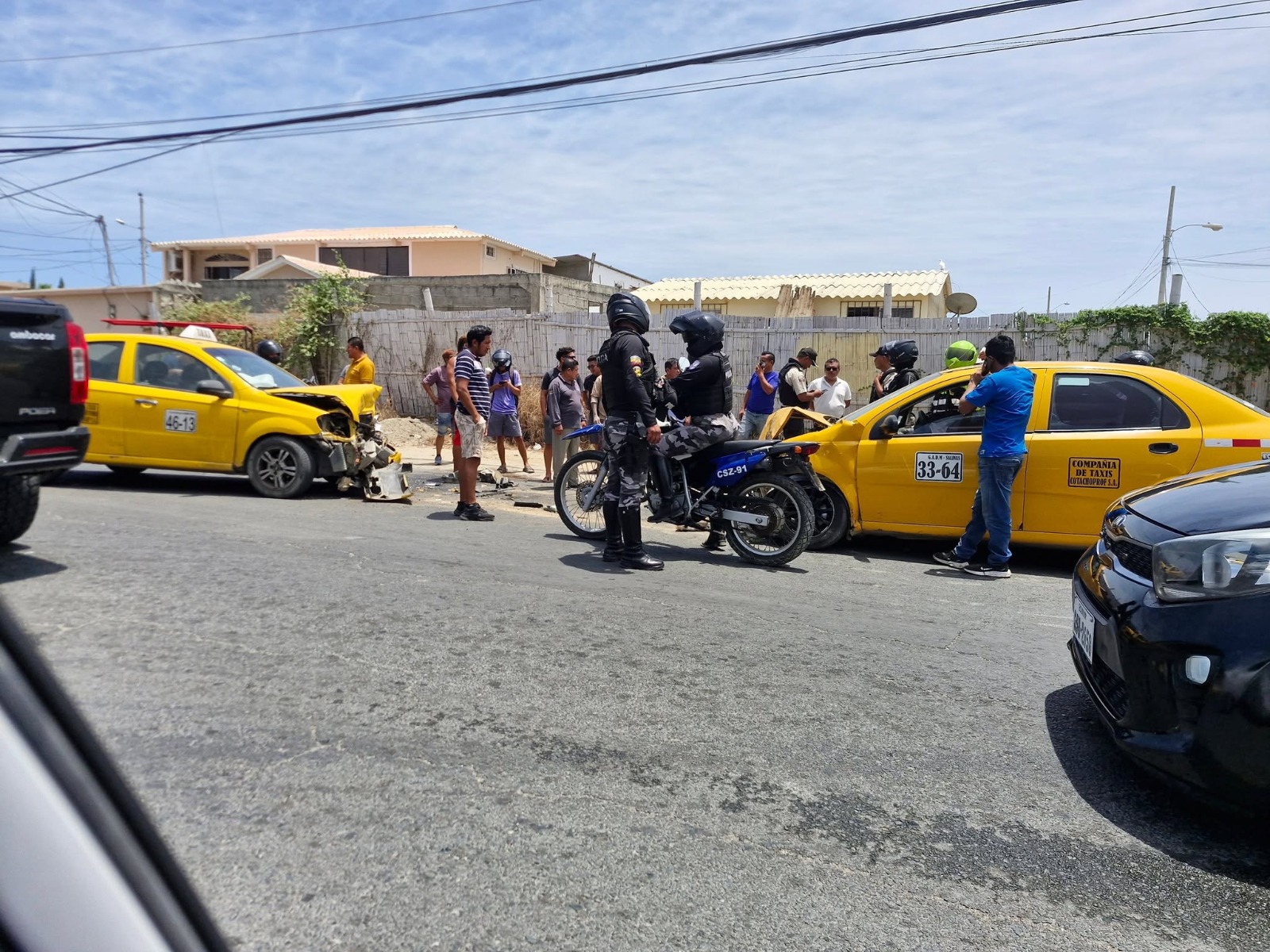 Dos taxis estarían involucrados en siniestro de tránsito a la altura de la clínica García