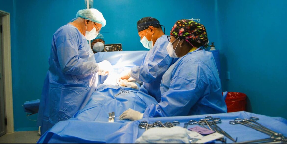 Hospital José Garcés de Salinas moderniza su área quirúrgica con inversión de USD 209 mil