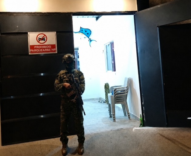 Militares encuentran municiones dentro de una vivienda en Salinas