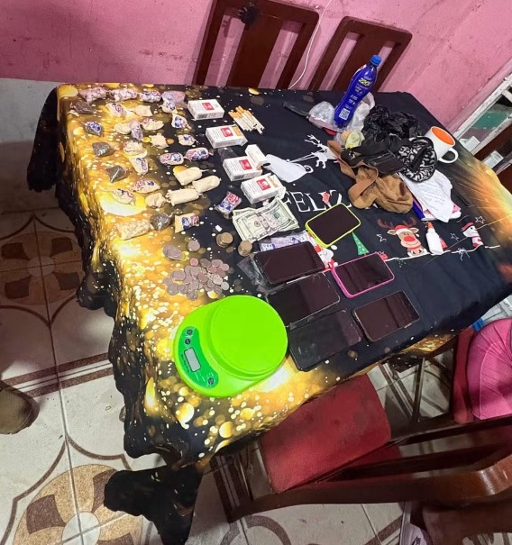 Fuerzas Armadas aprehenden a dos personas y decomisan marihuana durante operativo en Chanduy