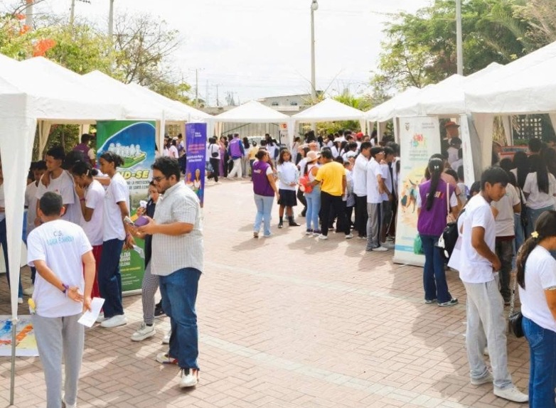 Más de 300 adolescentes participaron en feria por la prevención del embarazo en Santa Elena