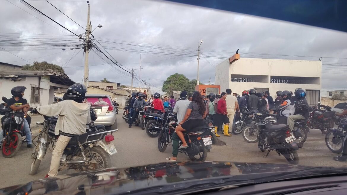 Presunto delincuente fue golpeado y despojado de su ropa por moradores en La Libertad