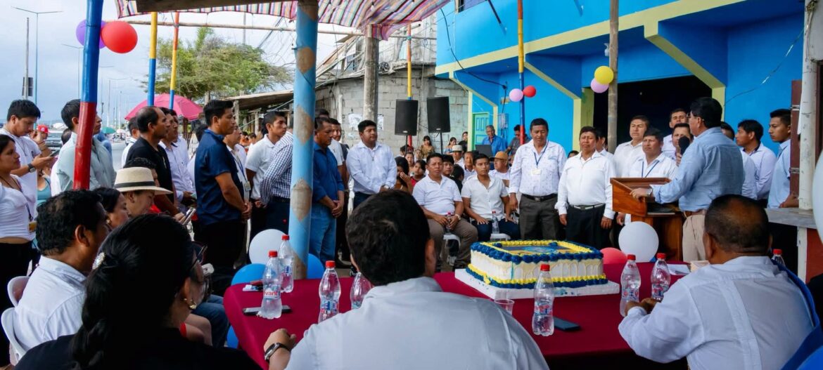 ¡Pescadores celebraron sus cuatro años con un pastel junto al mar!