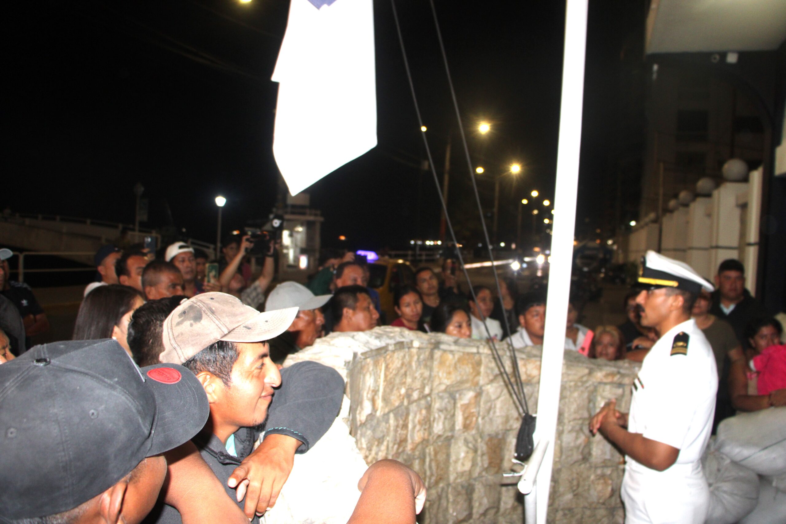 Armada del Ecuador informó a familiares de pescadores desaparecidos que la búsqueda continúa