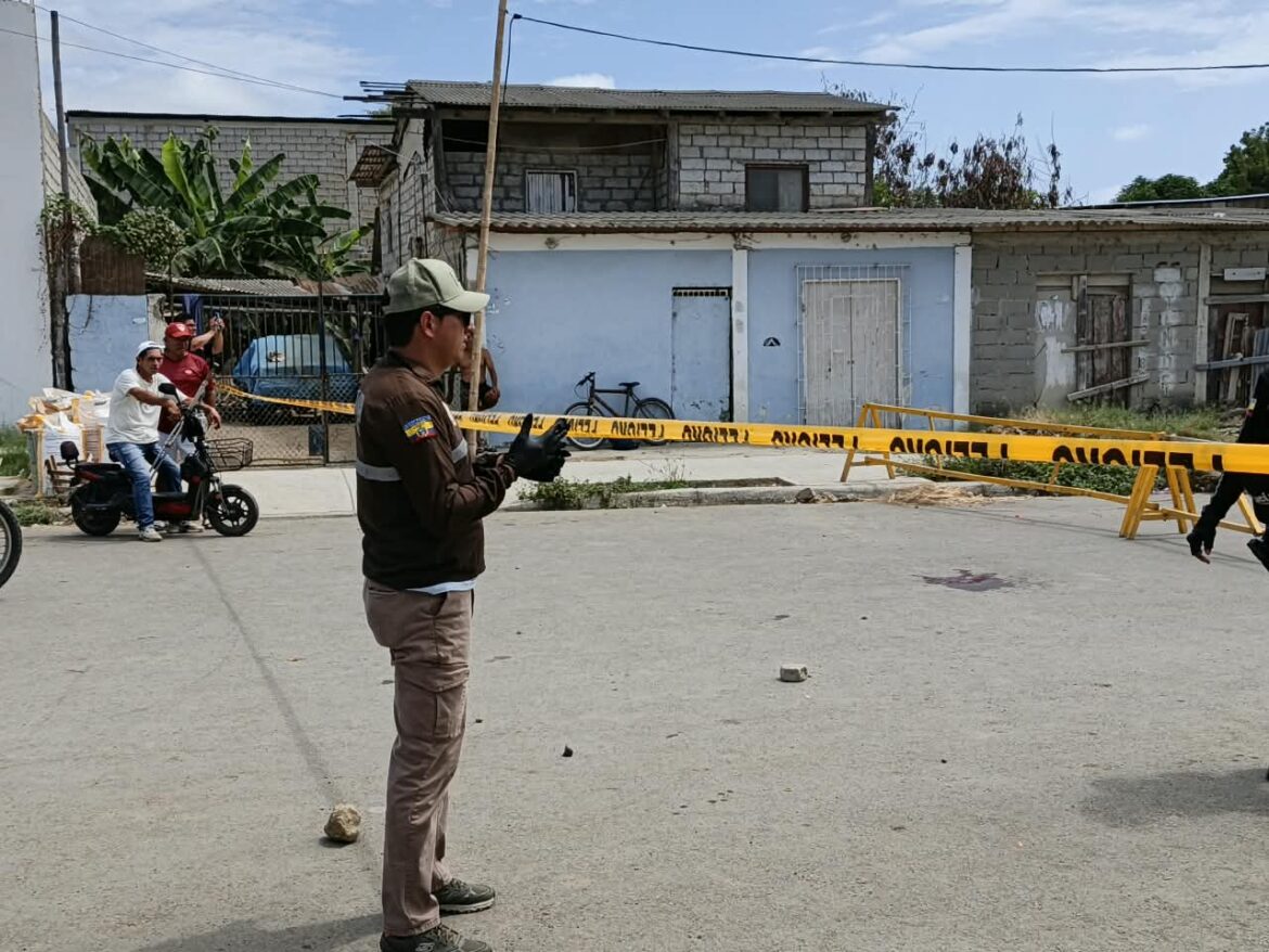 Una mujer murió al conocer del ataque armado en donde murieron dos estudiantes en el cantón La Libertad