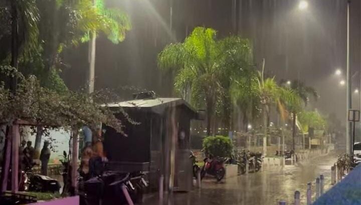 Lluvias dejan sin energía eléctrica a varios sectores de La Libertad y Salinas