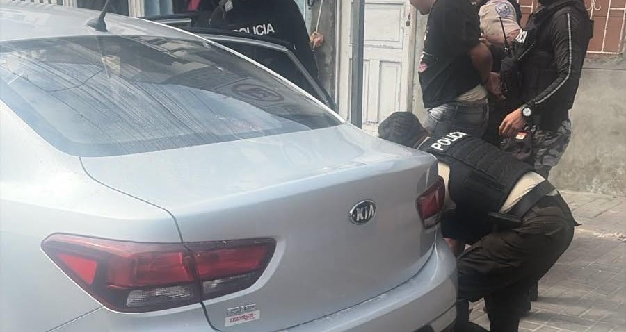 Tres detenidos por presuntas amenazas a comerciantes en Santa Rosa, del cantón Salinas