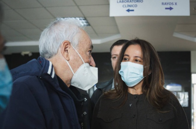 Cynthia Gellibert recorre unidades médicas del IESS en Quito para evaluar sus servicios